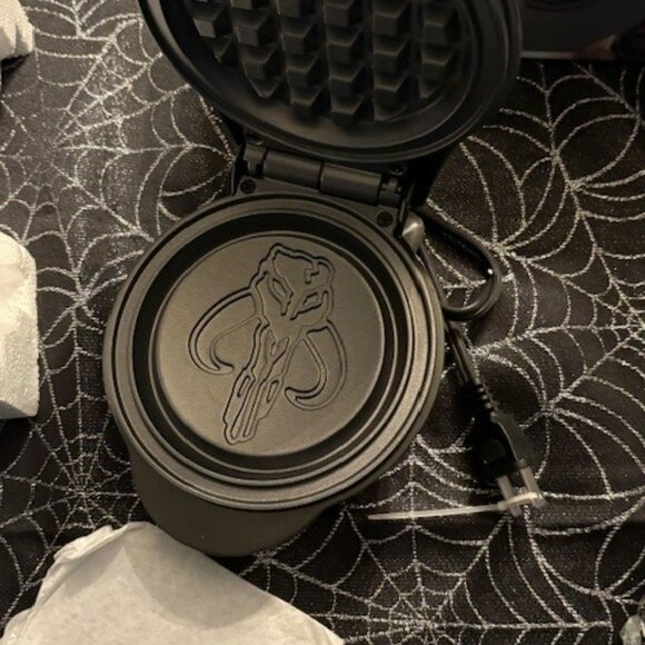 Star Wars Mandalorian Mini Waffle Maker NWT - Picture 4 of 6